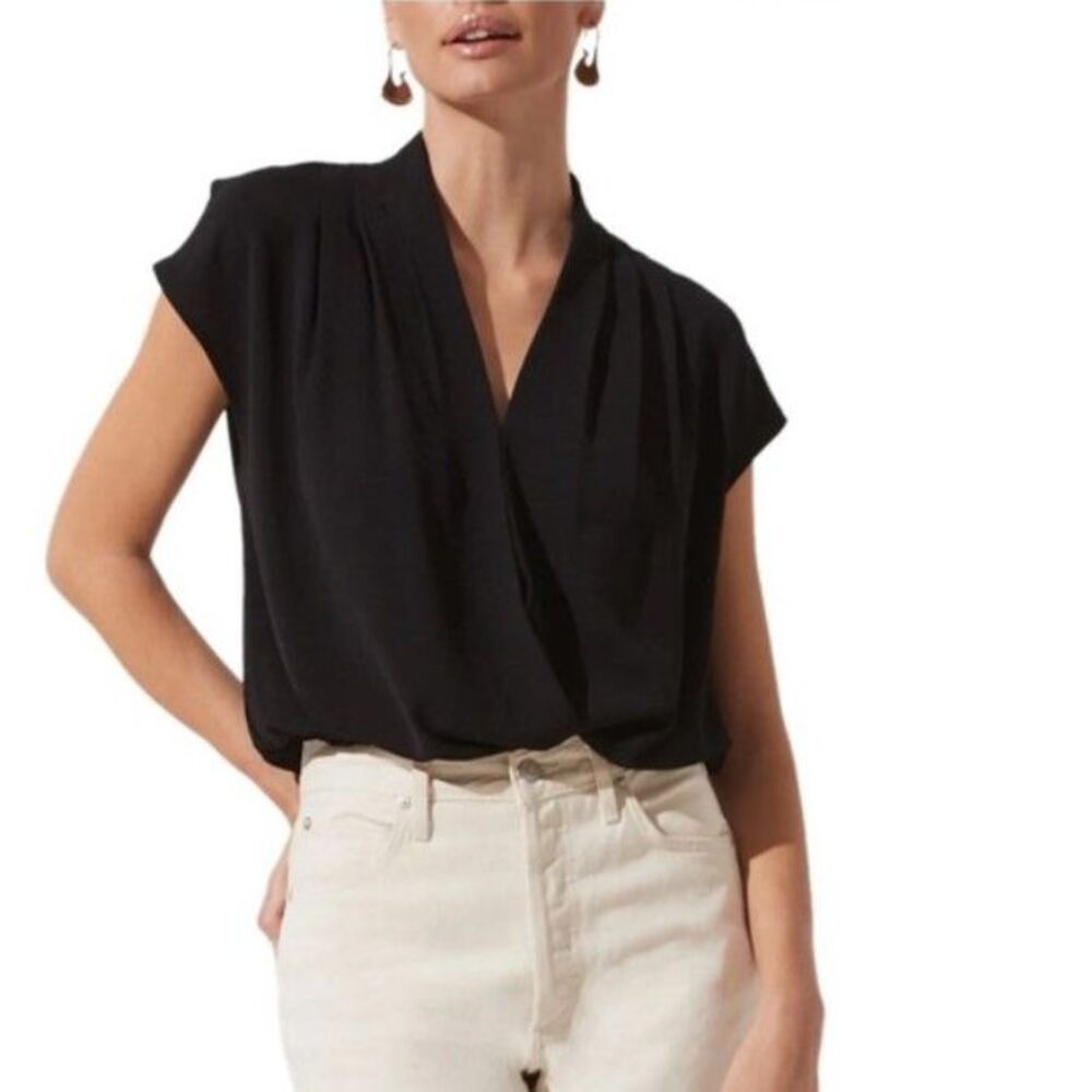 ASTR The Label Women's Black V-Neck Wrap-Style Modern Cap Sleeve Bodysuit Size M